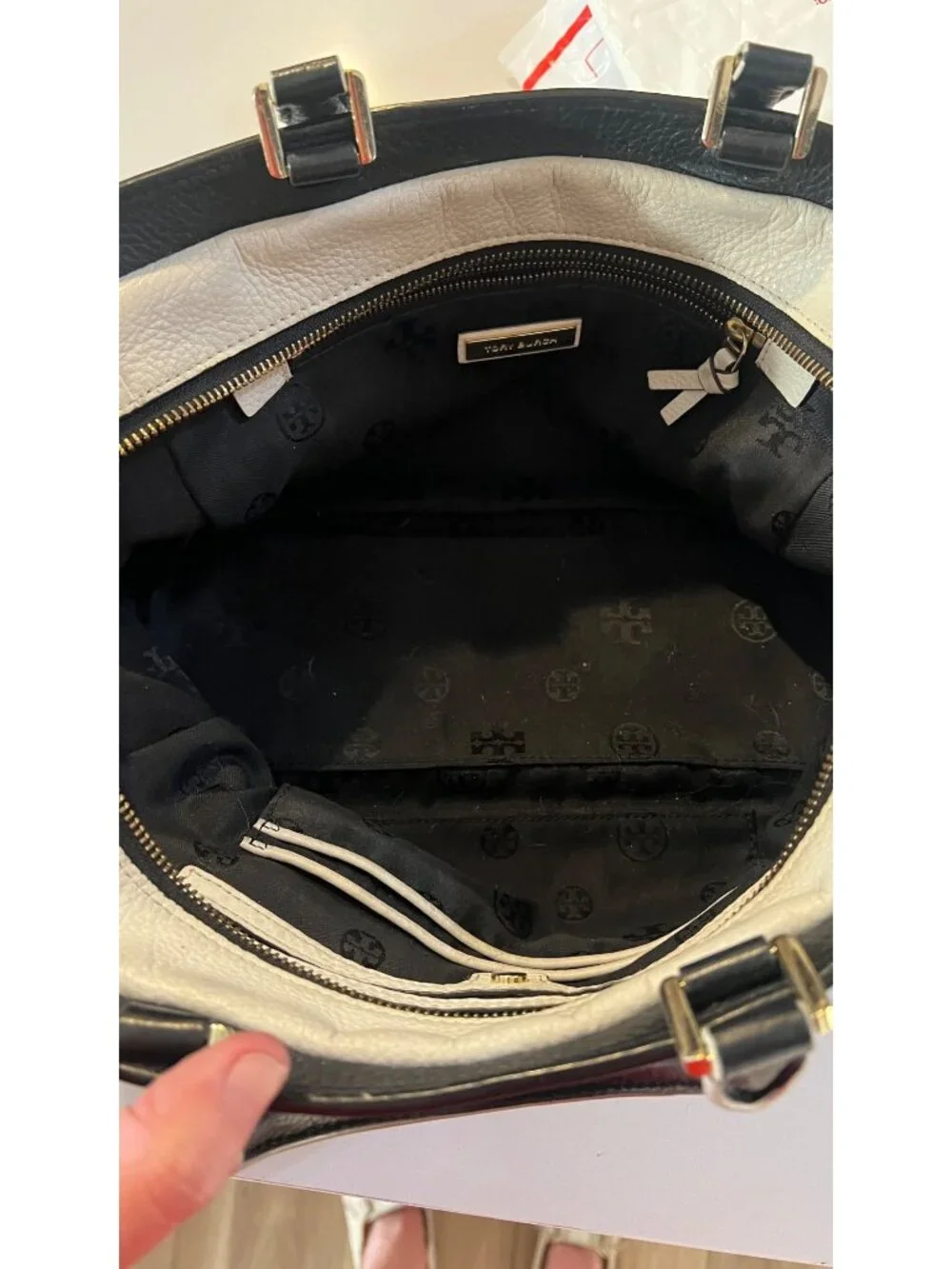 TORY BURCH AUTHENTIC BLACK AND WHITE JESSICA HANDBAG